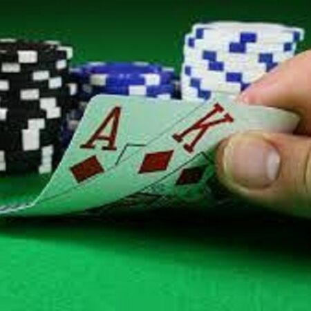 How to Develop a Poker Strategy and Improve Your Skills